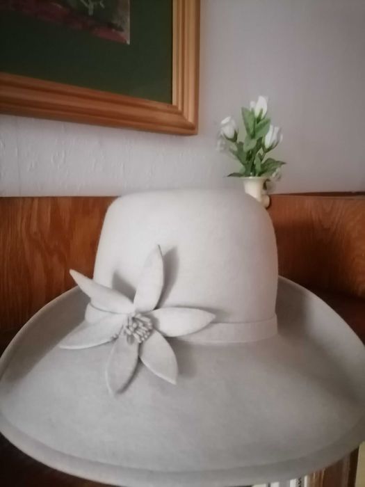 Ретро шапки за реквизит