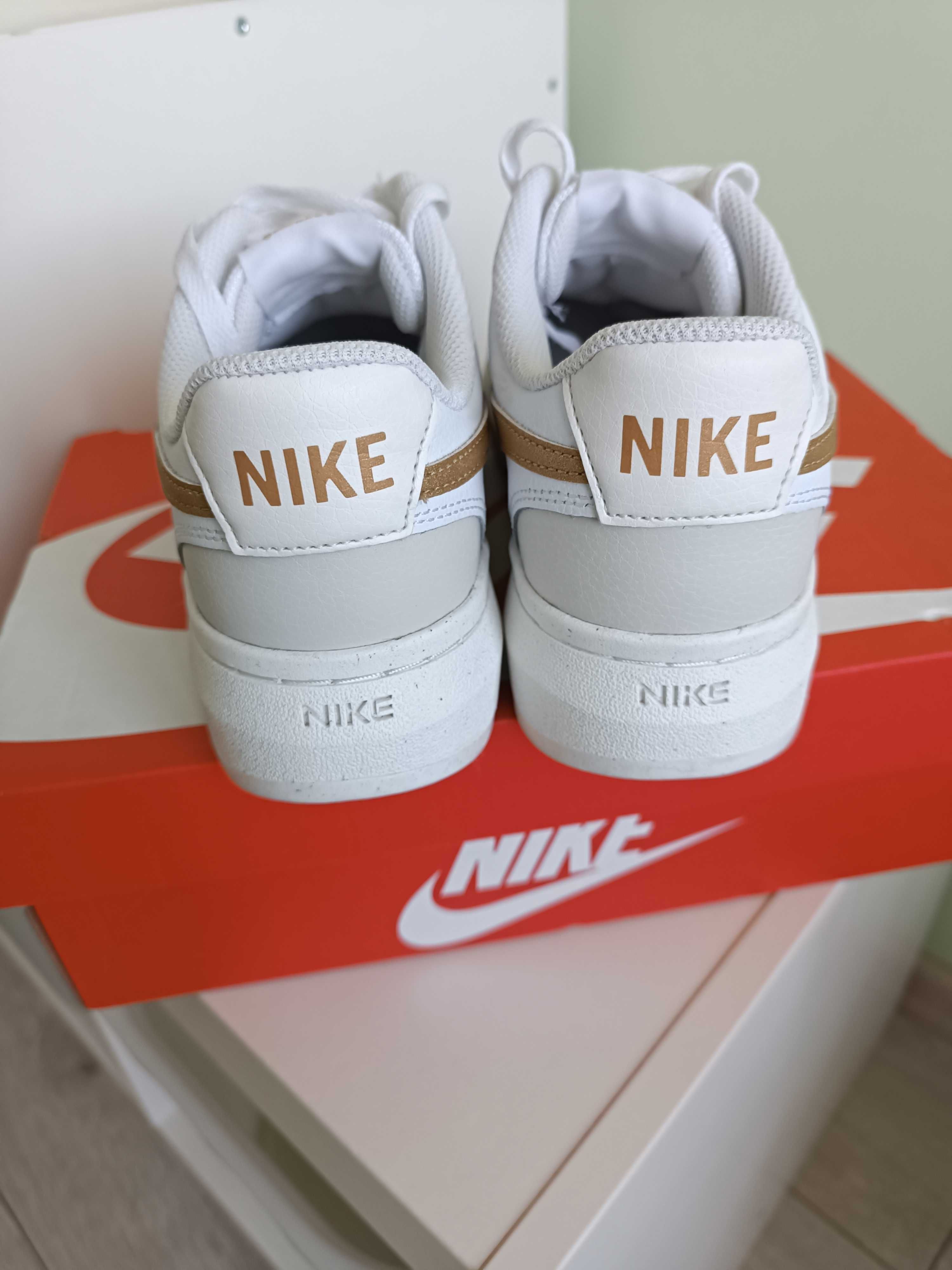 Nike Маратонки Court Vision Alta 40 номер