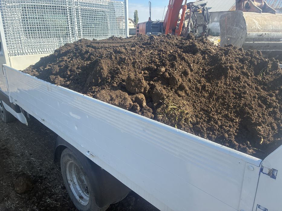 Pamant negru Transport pamant vegetal pentru gradini