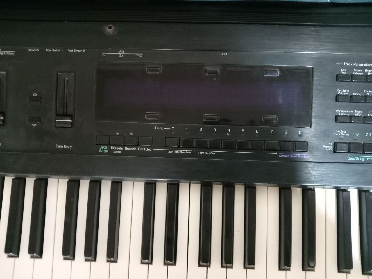 Ensoniq ts 12 qirqilgan klavishlar yumshatilgan