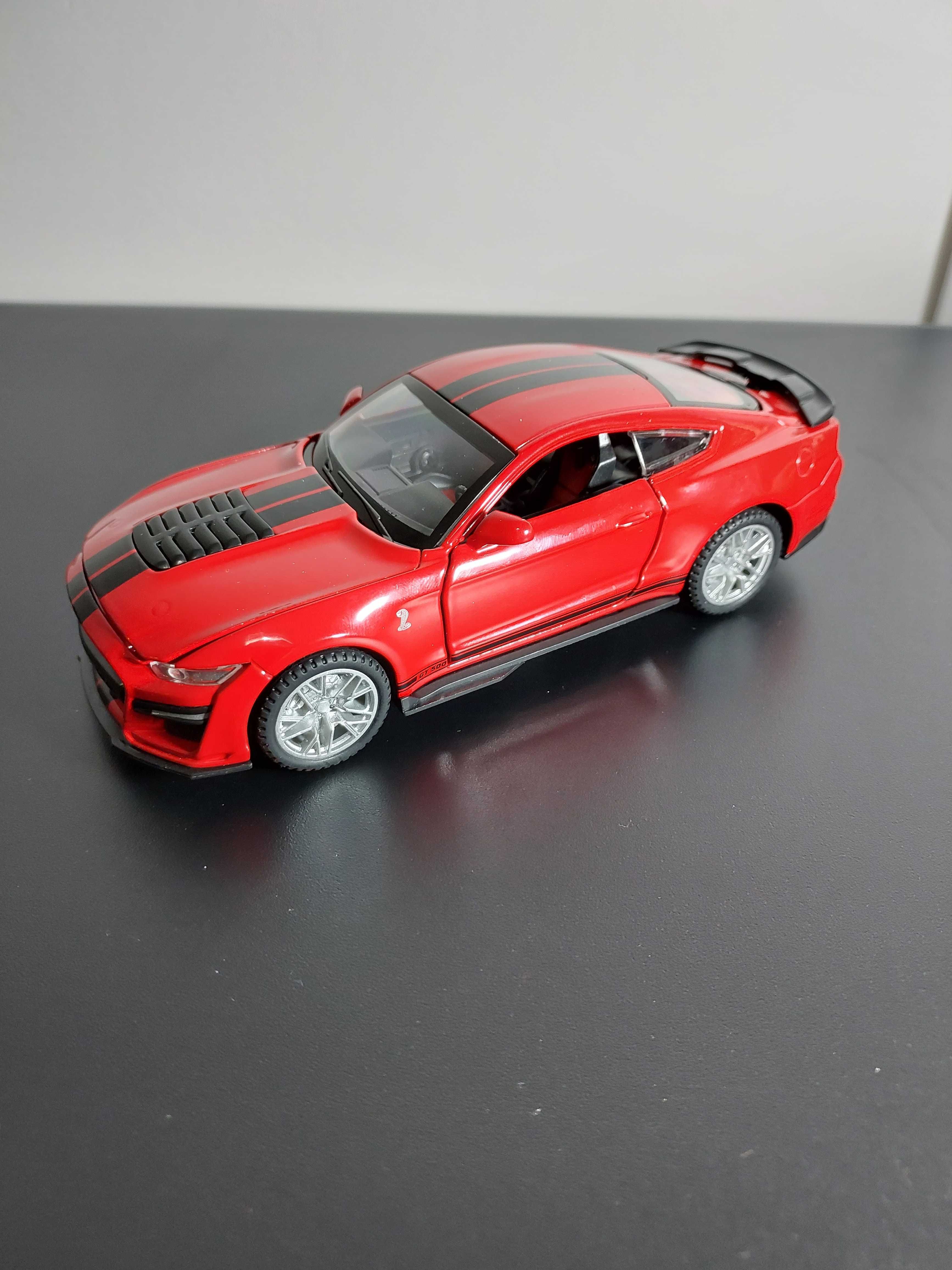 Macheta Ford Mustang Rosu Metal scara 1.32