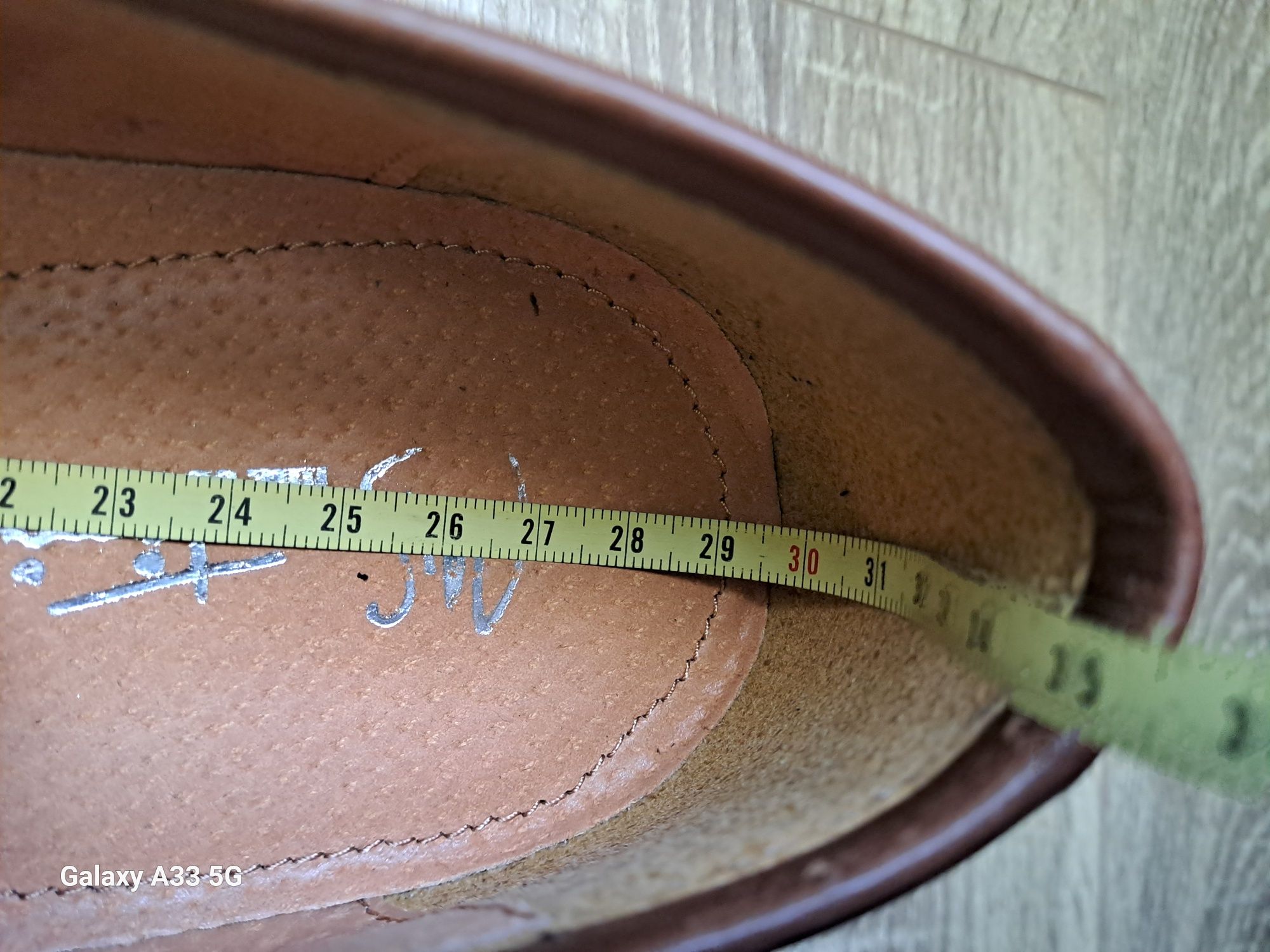 Vand pantofi de vara noi din piele pentru bărbați brand Marco Santini.