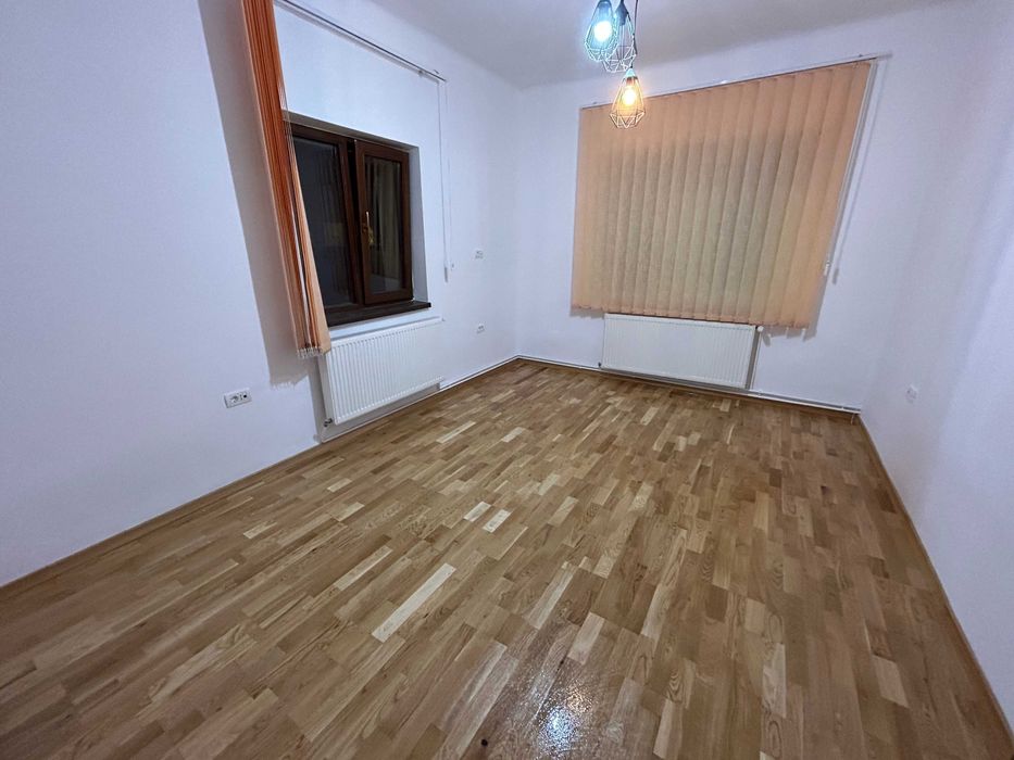 Casa de inchiriat // singur in curte // zona Grivitei