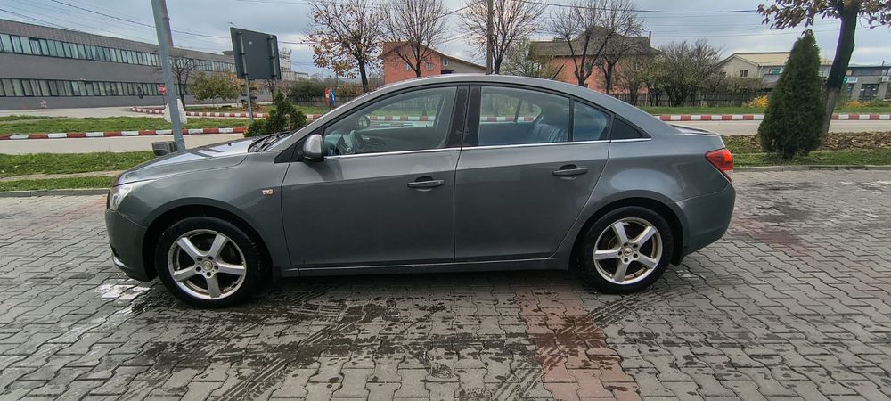 Vând Chevrolet Cruze