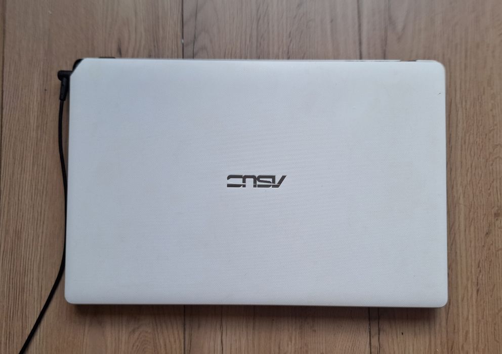 15.6' Asus X555MD Четириядрен Intel Pentium N3540/NVIDIA 820M 1GB/4GB