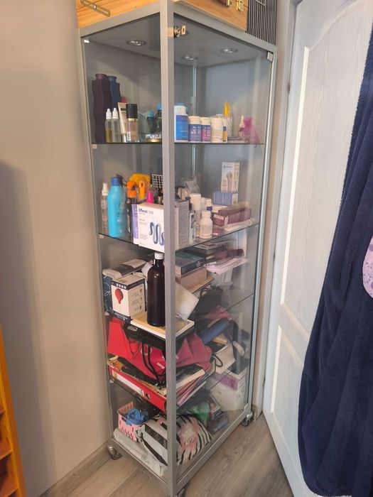 Стъклена алуминиева витрина с осветление