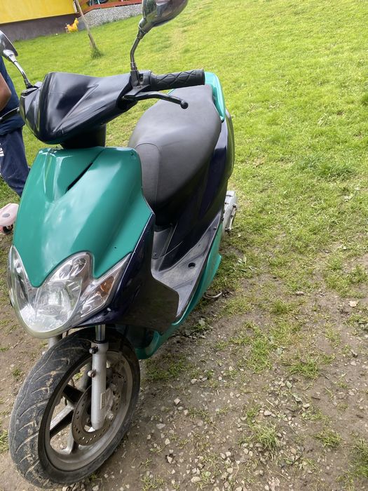 Vand sau schimb scuter yamaha jog r