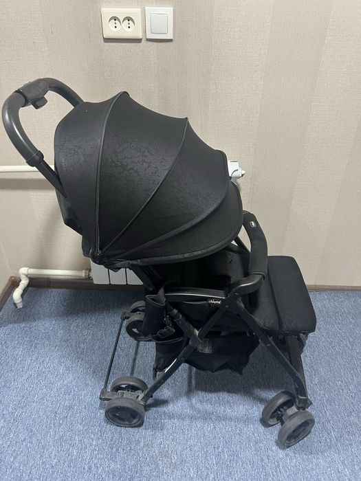 Продается коляска chicco, очень удобная и легкая коляска