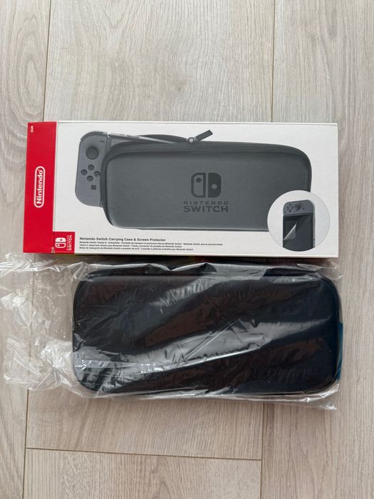 Nintendo Switch Carrying Case (doar husă, fără folie)