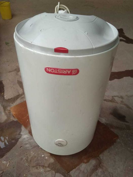 Продаётся водонагреватель Аристон-80 лит в отличном рабочем состоянии)