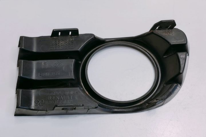 Grila  proiector dreapta 8200115118 Renault Megane a 2-a generatie (f