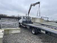 Mașina cu macara ,Hiab execut transport lucrări