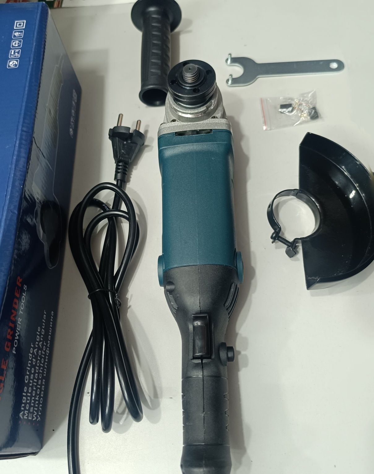 Болгарка Bosch" 1000вт