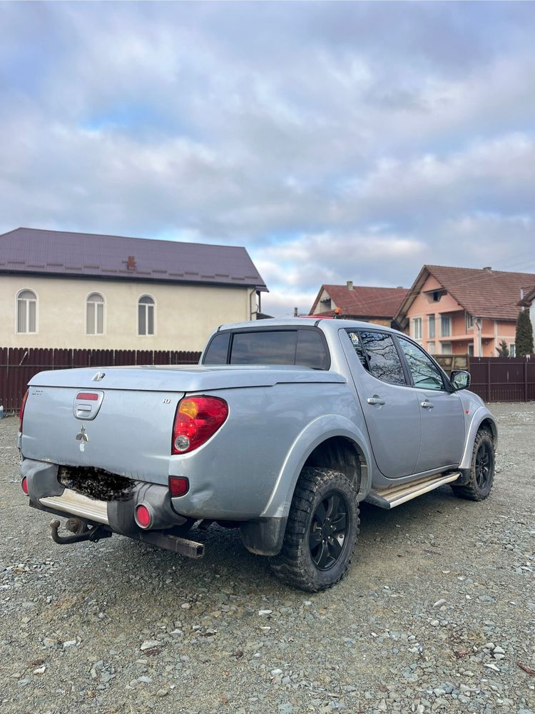 Mitsubishi l200.