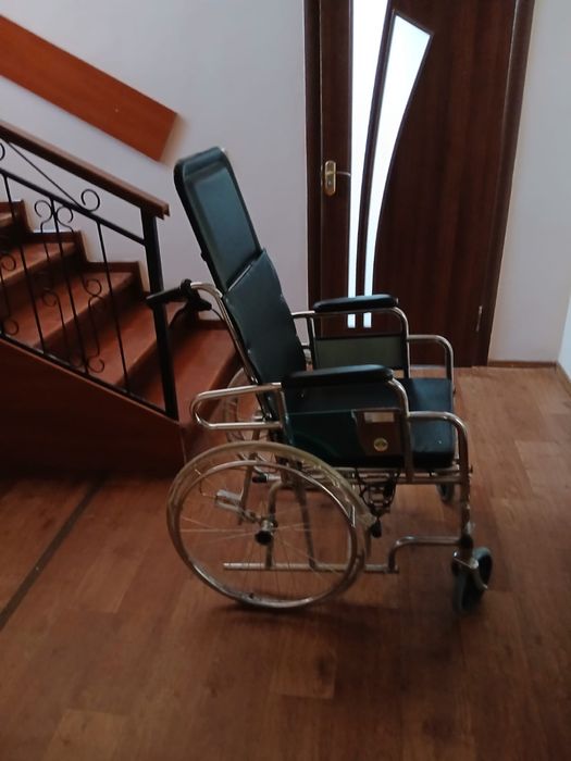 индвалидная коляска и ходунки новая