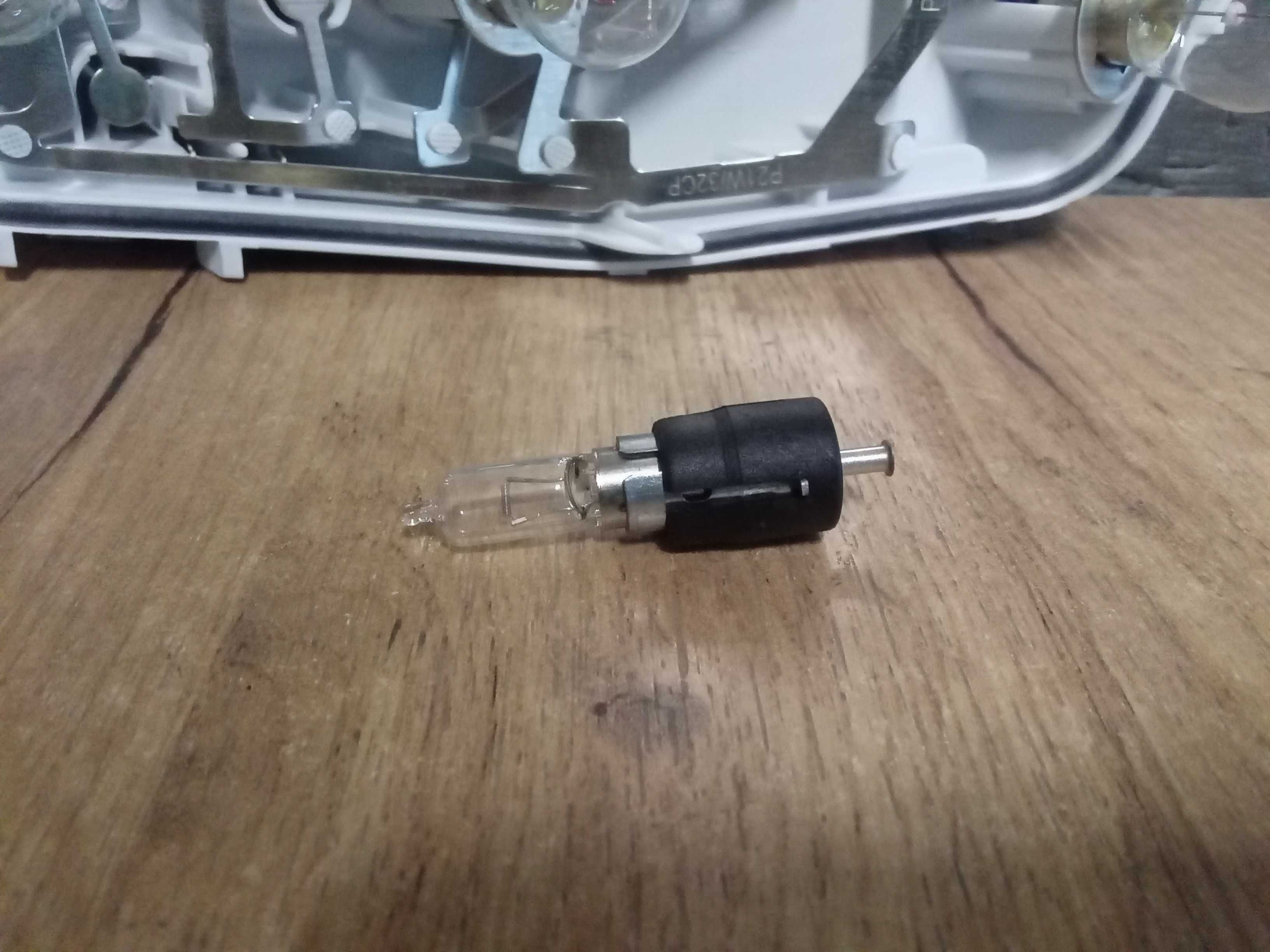 Soclu Dulie Lampa Stop Bec Ceata Audi A6 C6 4F 2004-2008