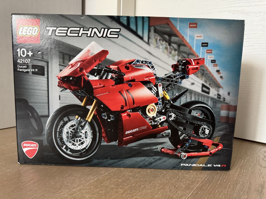 LEGO Technic 42107 Ducati Panigale V4 R