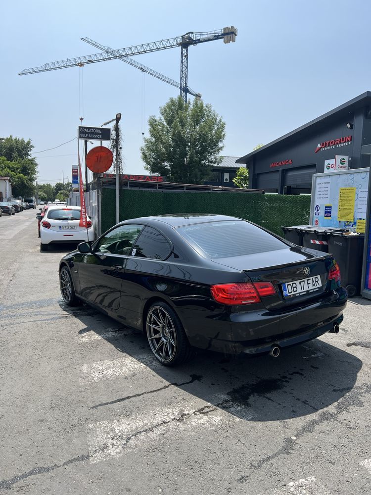 BMW seria 3 E92 LCI 320d - look 335 (Pe Firma)