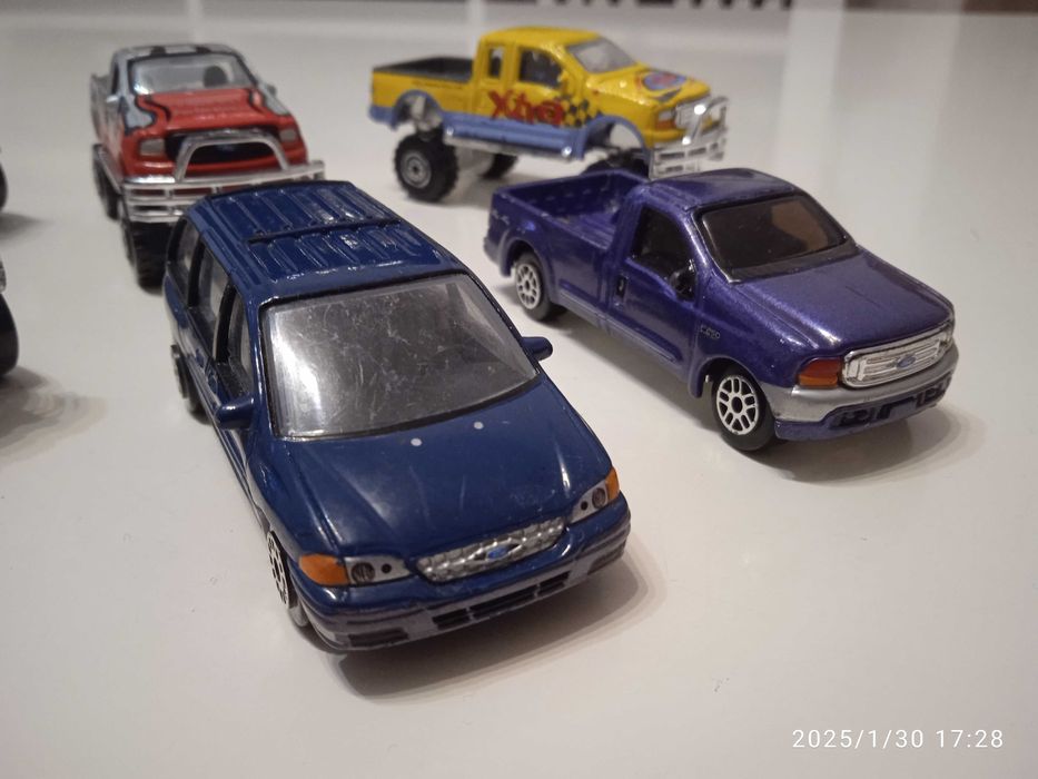 Метални колички 7 бр., Ford F series, Windstar. на Realtoy, 1:61- 1:64