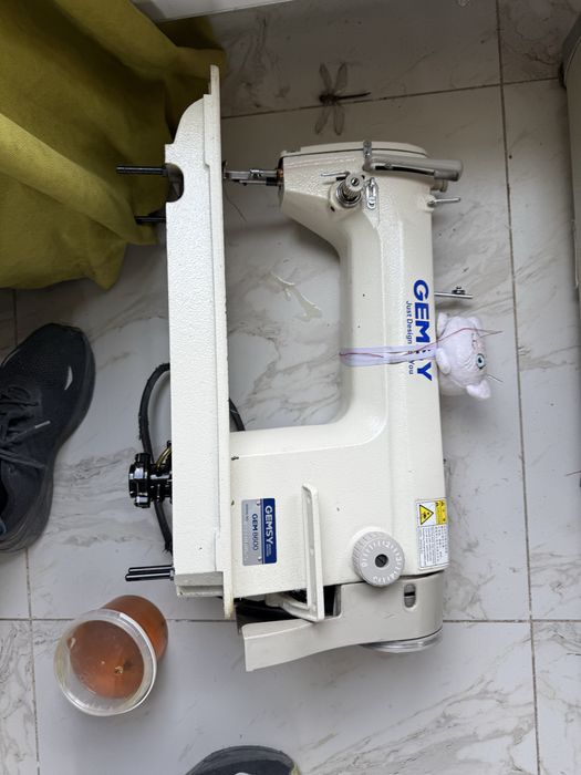 продам промышленную швейную машинку без мотора