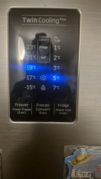 Frigider Samsung now frost