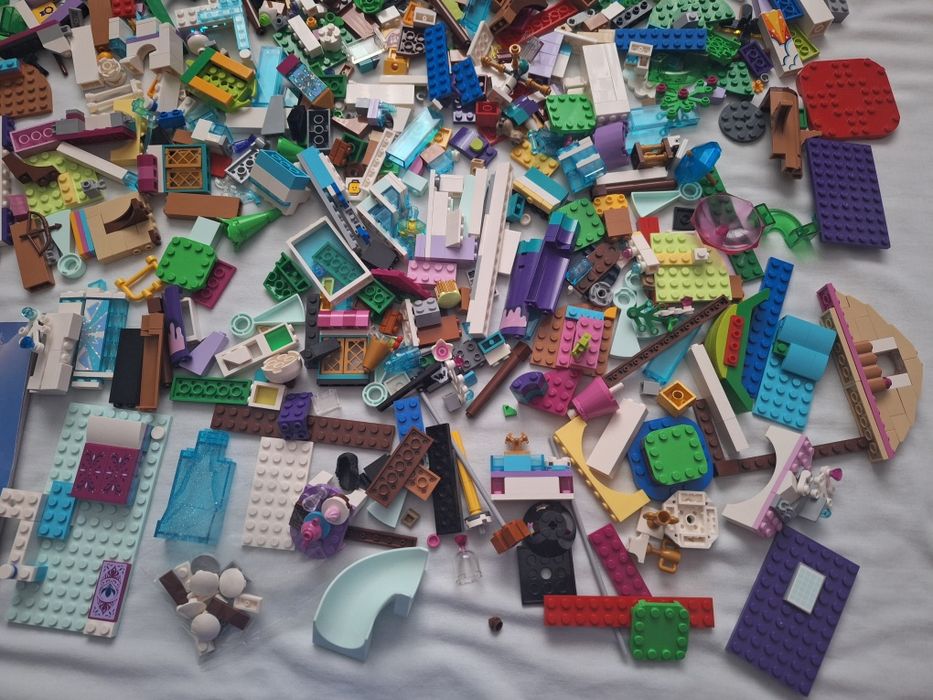 Lot Lego Disney Frozen (43172)+alte piese Lego.