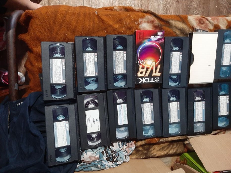 Vând 21 de casete video filme de adulți xxx în stare bună de 3 ore