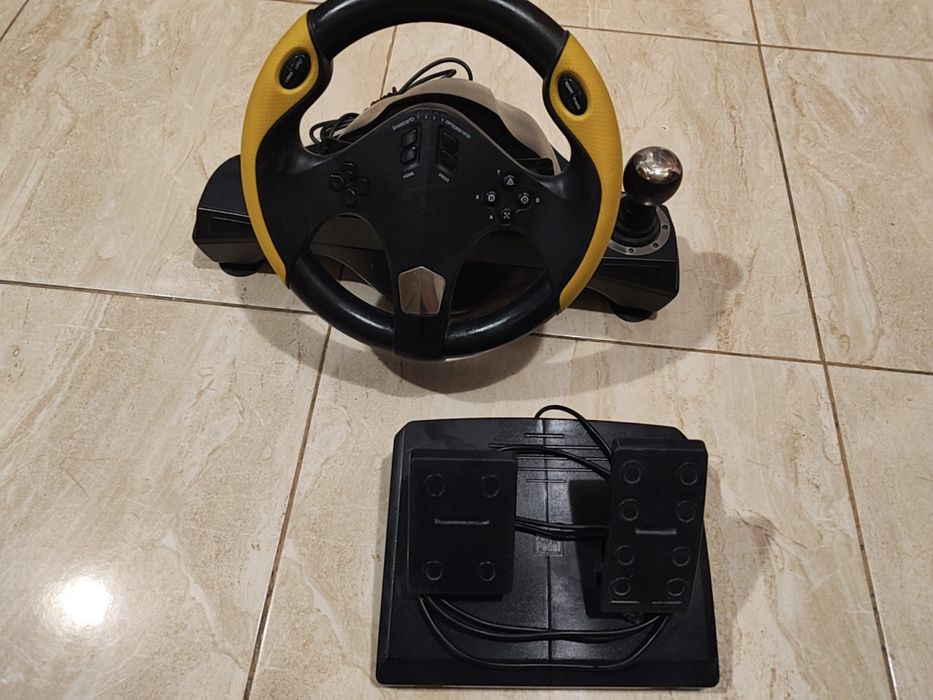 Volan + pedale, stare foarte bună Myria