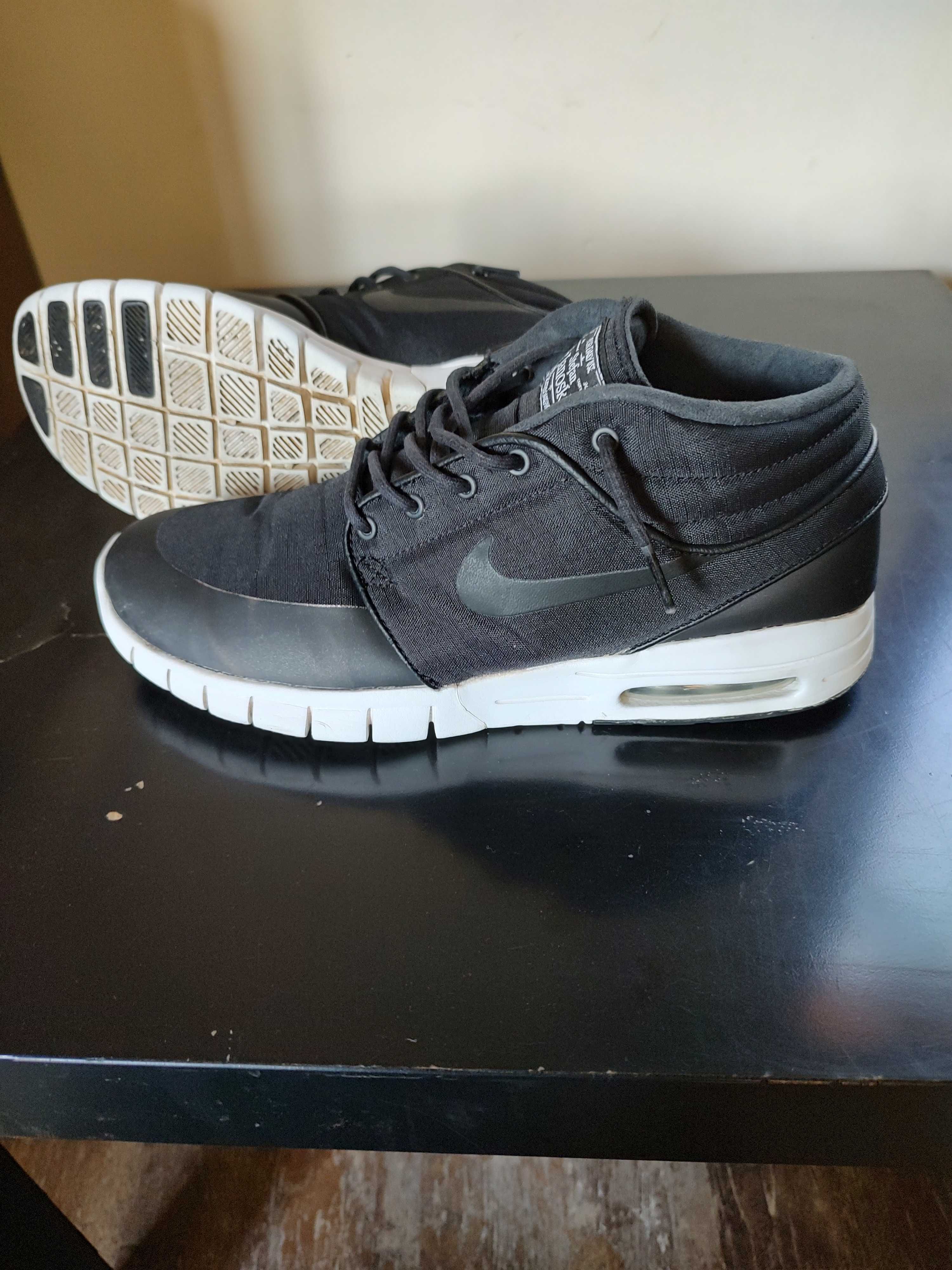 Маратонки NIKE!!