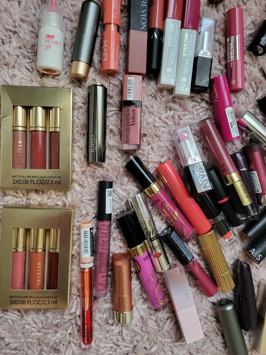Нова и малко използвана козметика Kiko, Nyx, Este Lauder и други.