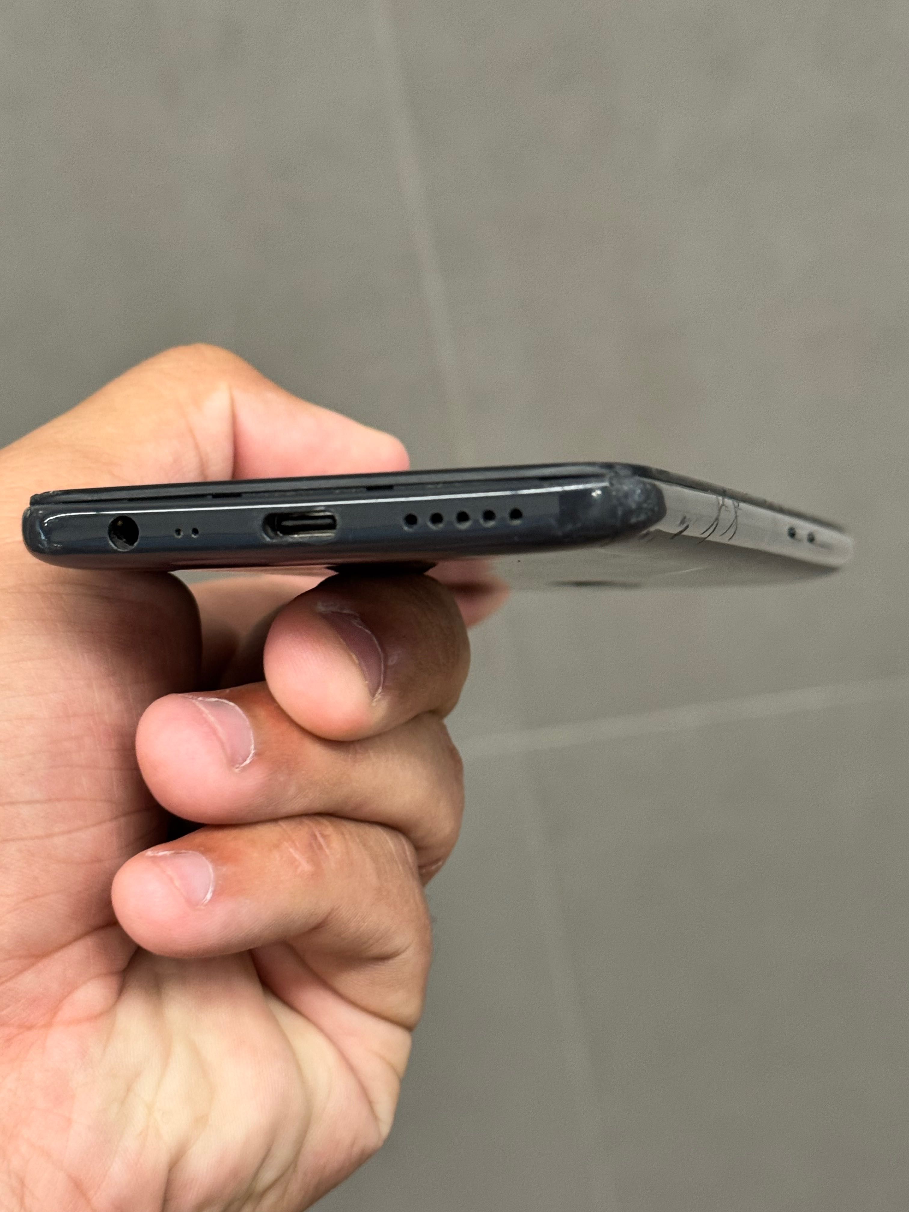 Телефон Xiaomi Redmi 8 64GB 4ram
