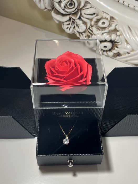 Подаръчна Кутия с Вечна Роза и Колие