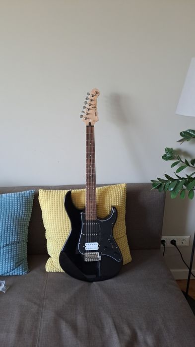 електрическа китара YAMAHA PACIFICA112J Black custom