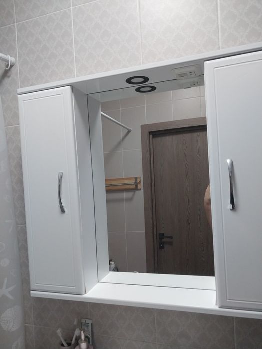 Шкафчик с зеркалом для ванны