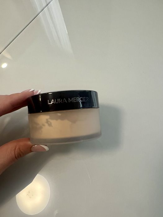 Tarte- Shape tape 16 N, Laura Mercier- Translucent Honey