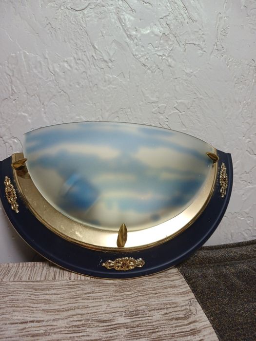 Настенные светильники  в ванную,прихожу новые