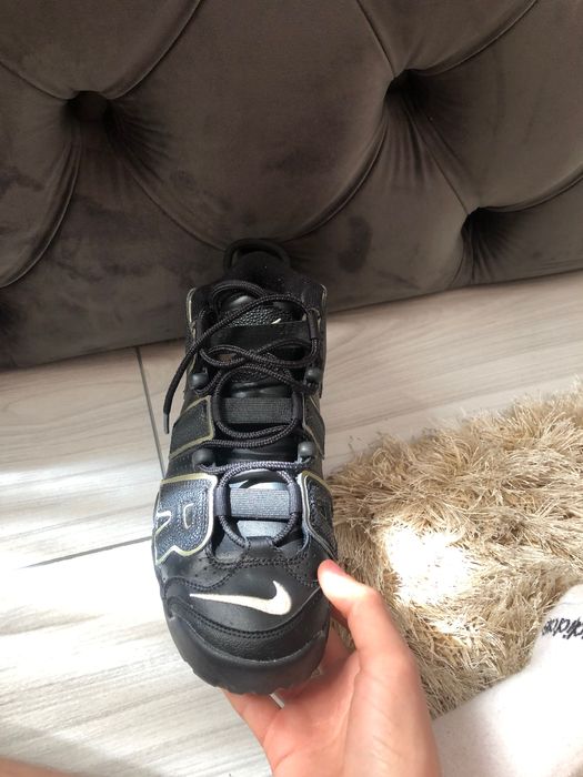 Vând adidași nike Uptempo