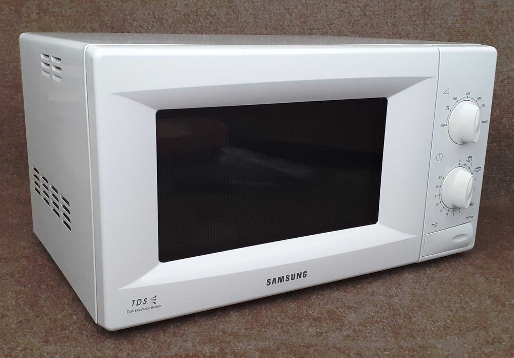 Микровълнова фурна Samsung за ремонт или части.