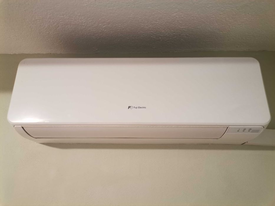 Климатик Fuji Electric 12-ка с повреден компресор RSG12KMCC/ROG12KMCC