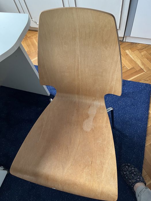 Дървен стол с метални крачета