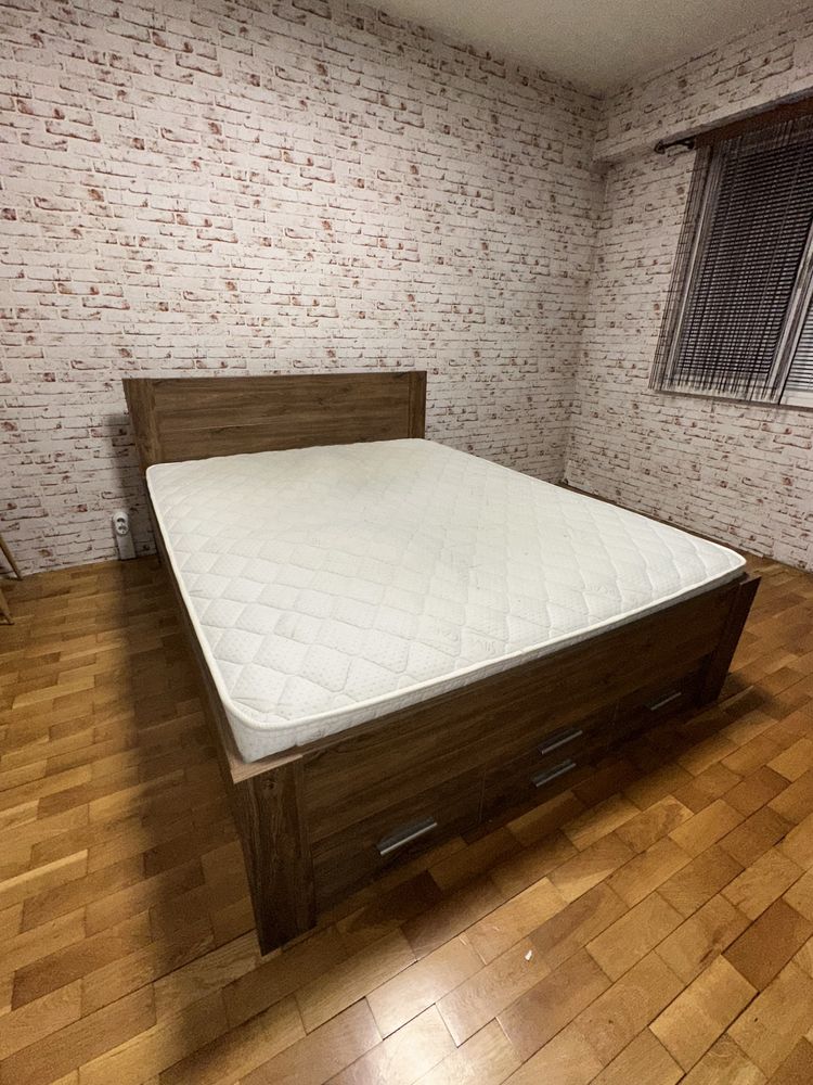 Продавам спалня с матрак и място за съхранение – 160x200 см