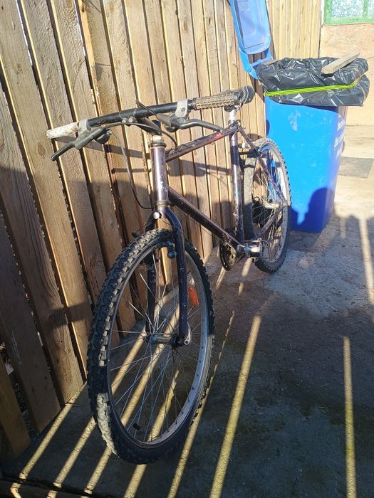 Vând bicicleta e in stare perfecta