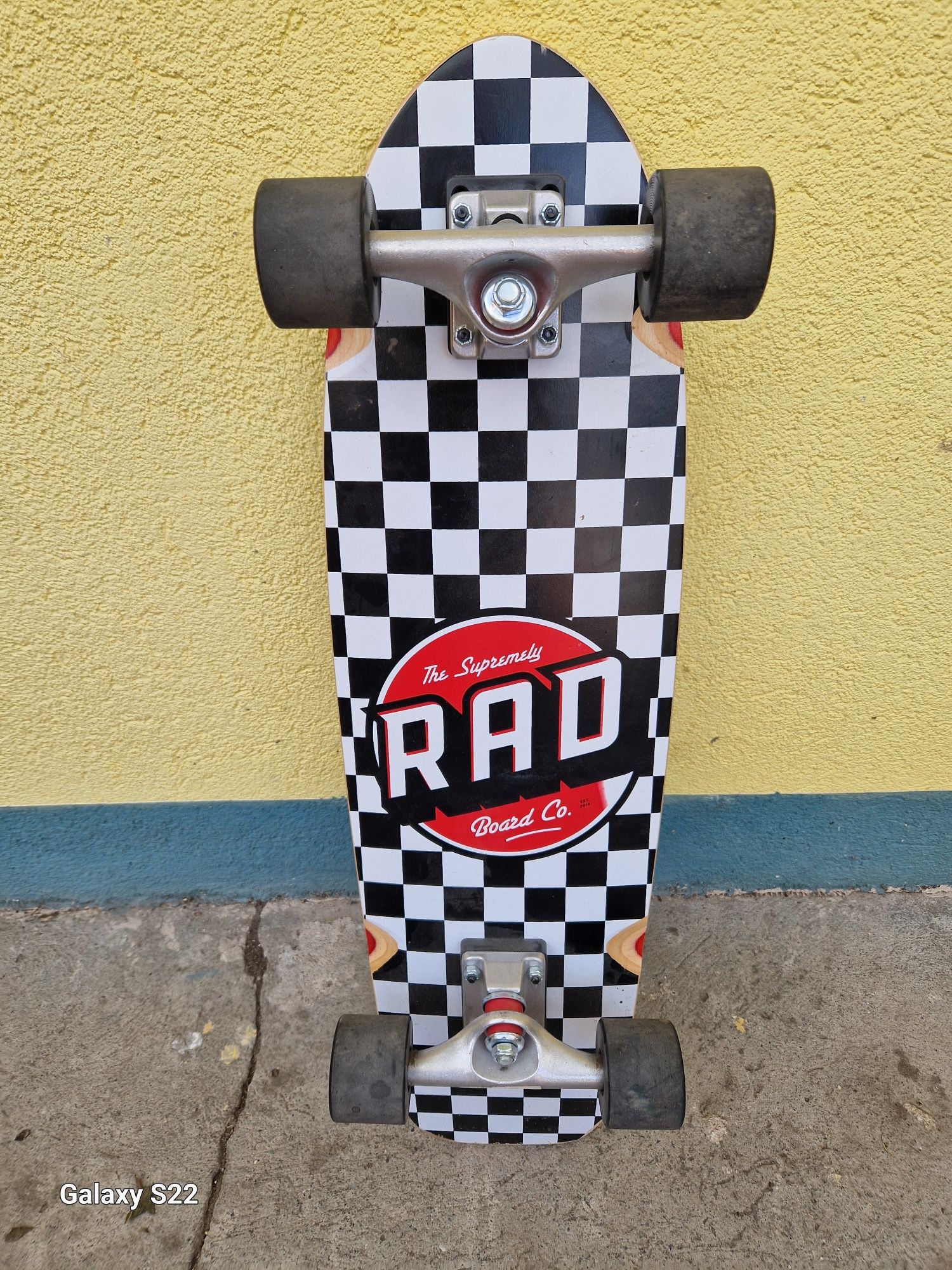 Vând Skateboard  RAD