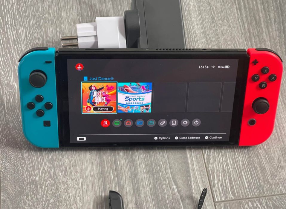 Nintendo Switch cu 4 Joy Con