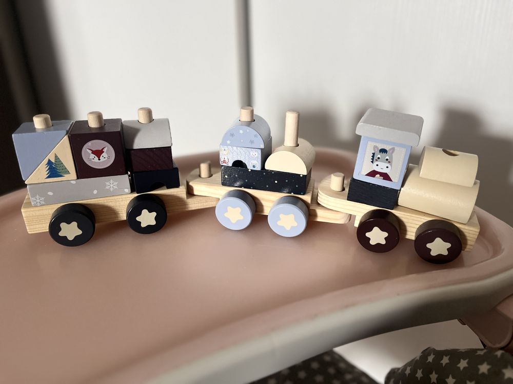 Tren din lemn, jucarie de construit