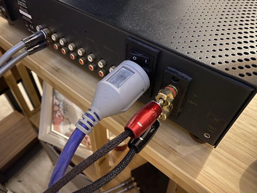 Amplificator Atoll in200se (200watts in 4ohm,120watts in 8ohm)