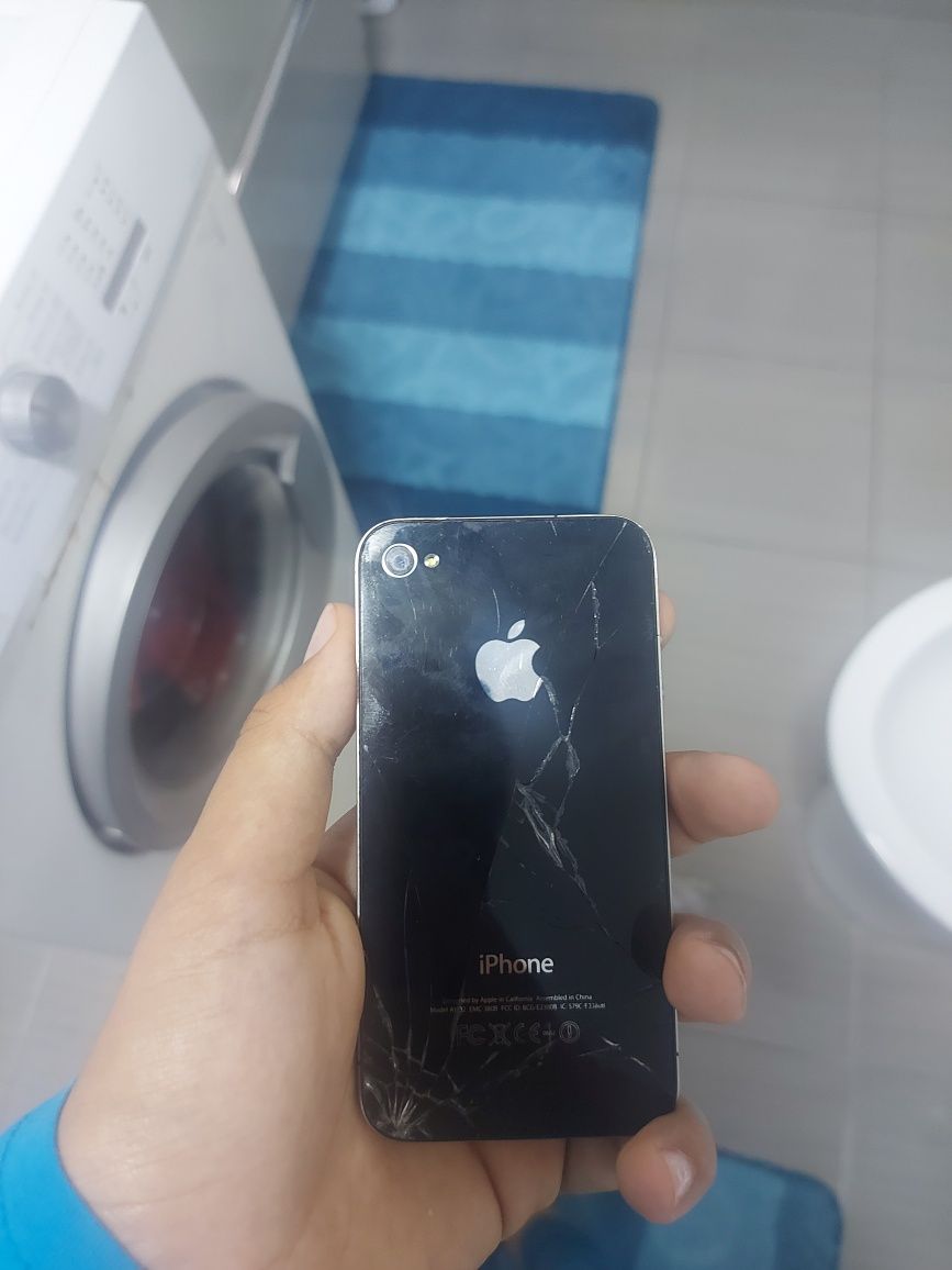 Vând iphone4 pentru piese