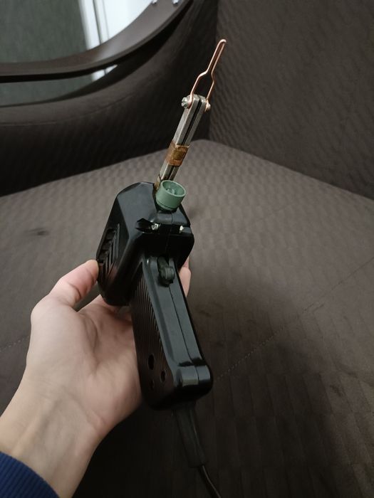 Pistol de lipit românesc
