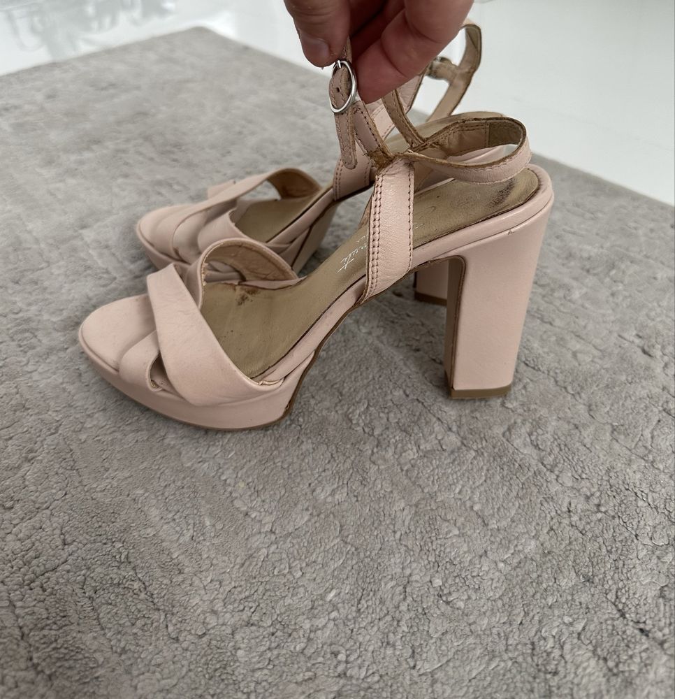 Sandale marimea 38