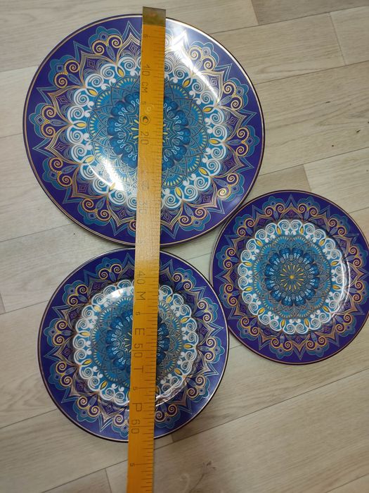 Продам набор тарелок и блюдо